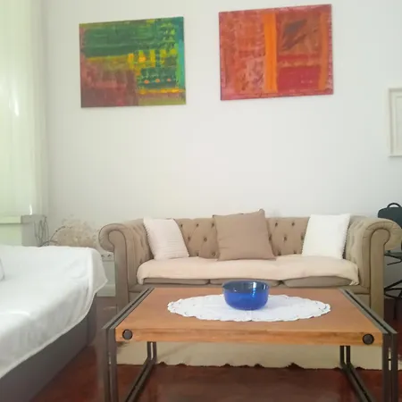 Chic Cozy Quiet Deluxe Citycenter In Astoria With Ac * Budapeszt