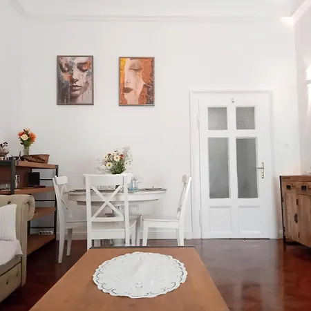 Chic Cozy Quiet Deluxe Citycenter In Astoria With Ac Διαμέρισμα Βουδαπέστη