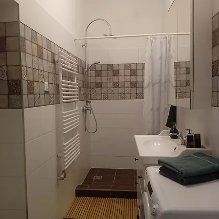 Chic Cozy Quiet Deluxe Citycenter In Astoria With Ac * Budapeszt