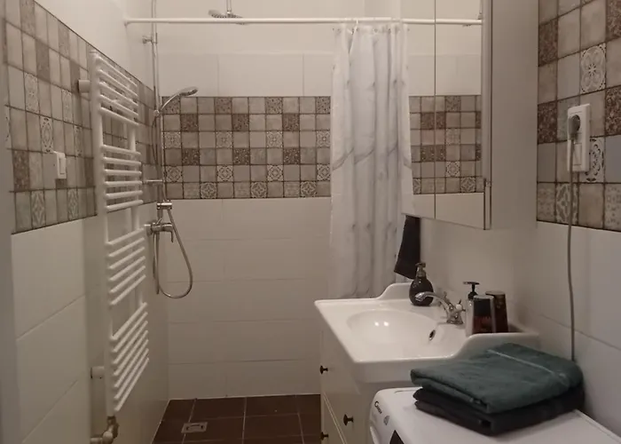 Chic Cozy Quiet Deluxe Citycenter In Astoria With Ac شقة بودابست