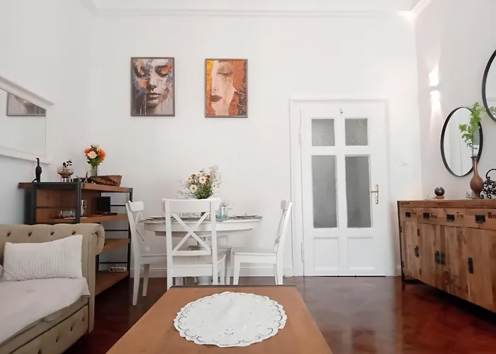 Chic Cozy Quiet Deluxe Citycenter In Astoria With Ac شقة بودابست