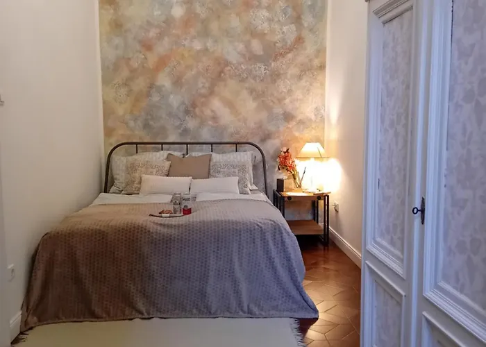 Chic Cozy Quiet Deluxe Citycenter In Astoria With Ac بودابست
